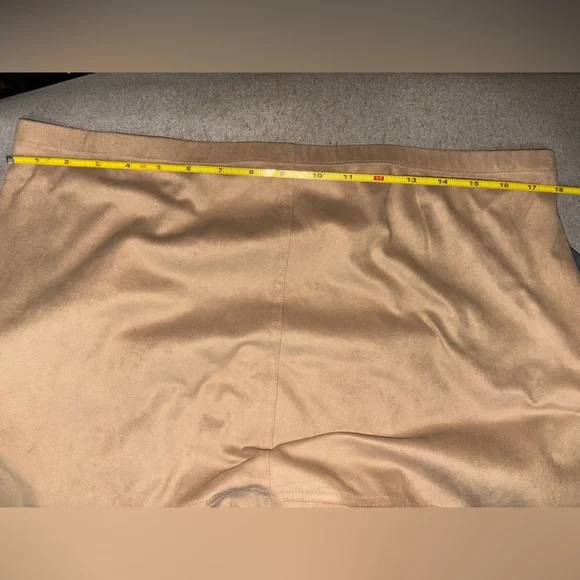 Max Studio Cream Suede Ruched Midi Skirt Casual Resort Wear - Picture 2 of 8